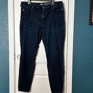 Amazon Essentials Women's Dark Blue Skinny Jeans